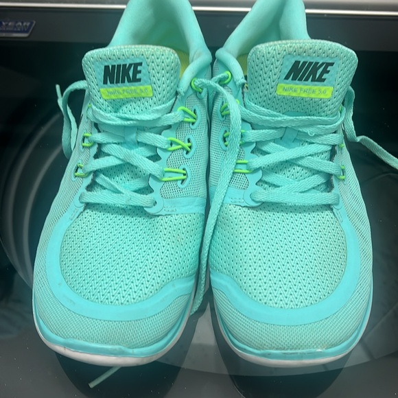 Blue and green Nike sneakers - Picture 4 of 4